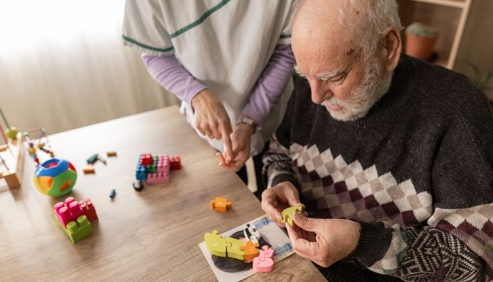 Cómo trabajar la estimulación cognitiva en adultos mayores